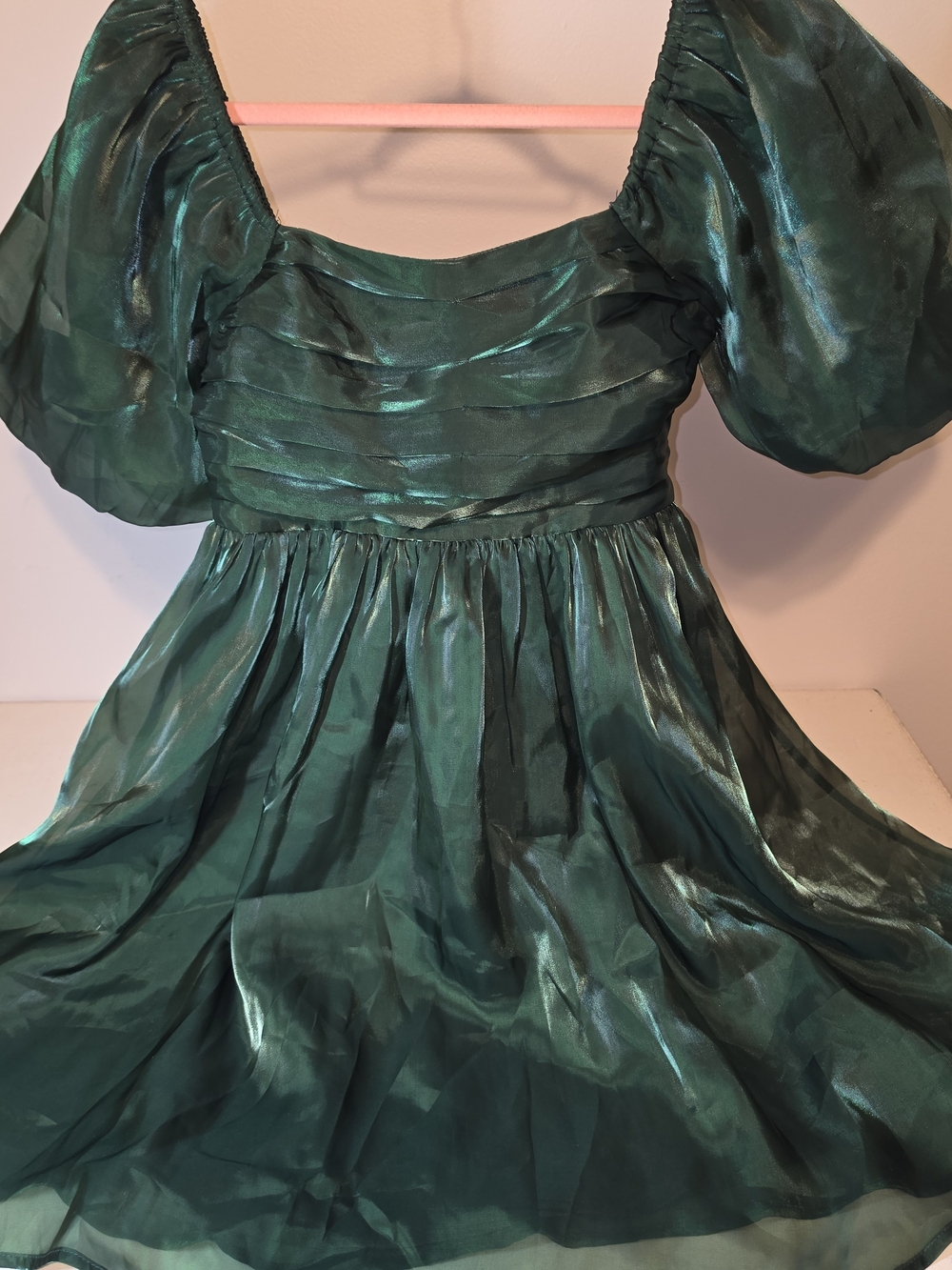 entro Shimmery Emerald Green Puff-Sleeve Mini Dress